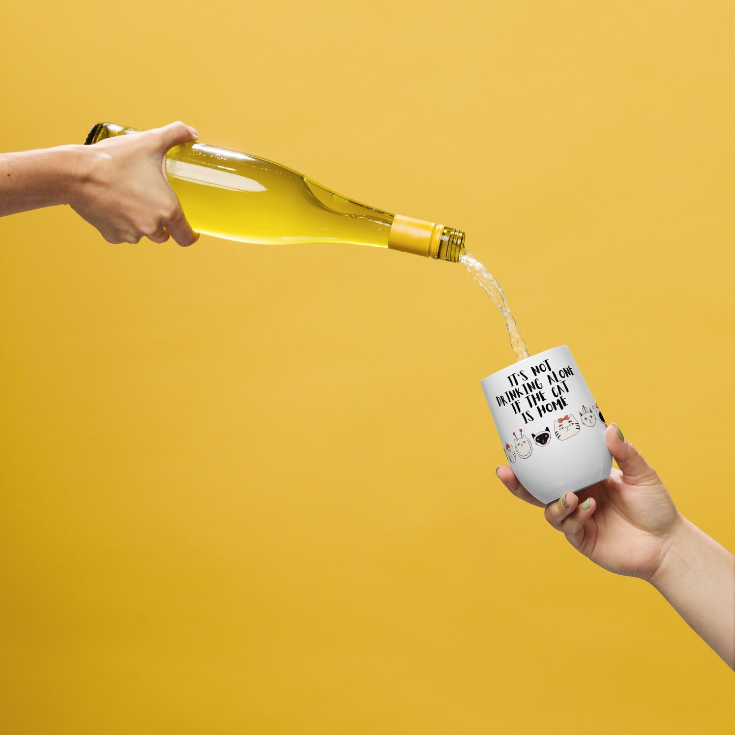 It's Not Drinking Alone, If The Cat Is Home : Wine tumbler